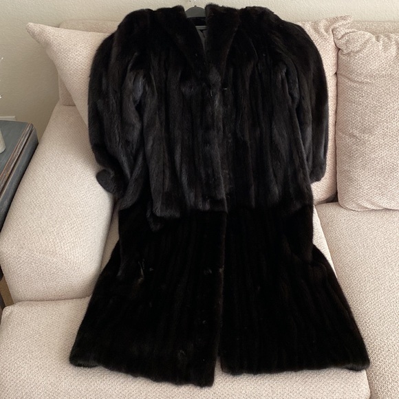 FABULOUS Full Length Mink Coat - Picture 6 of 8